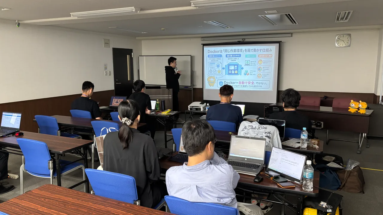 前回のClaude Code合宿の初日に、安全な作業環境について講義を受ける参加者